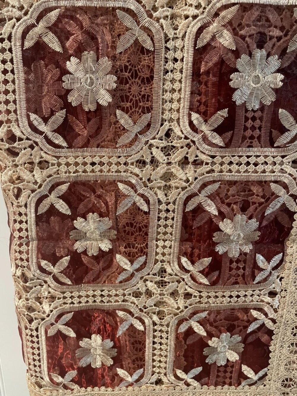 Elegant Floral Lace Tablecloth 60"x90" Rectangular With Intricate Embroidery - Picture 5 of 10